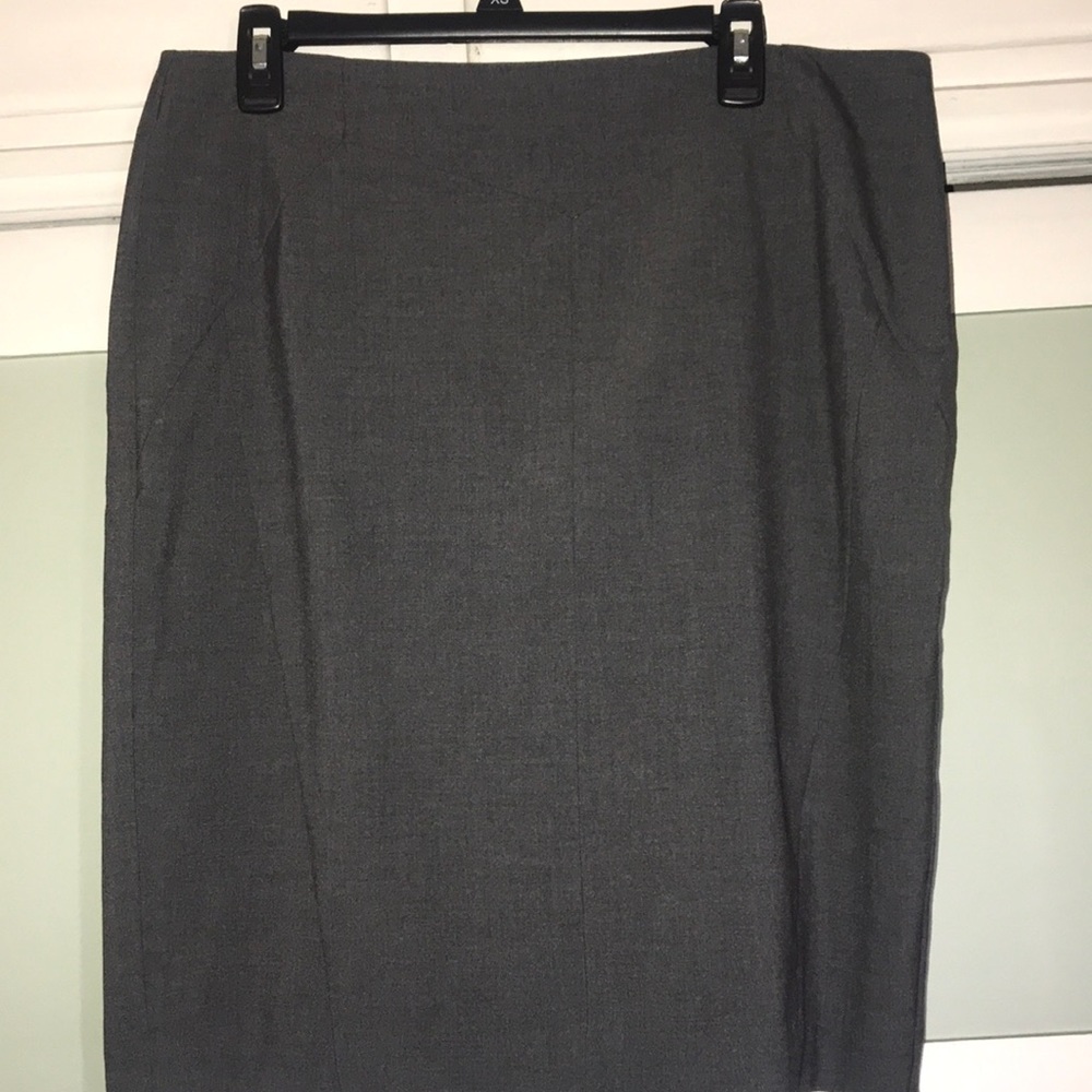 Woman’s Worthington Gray Pencil Skirt